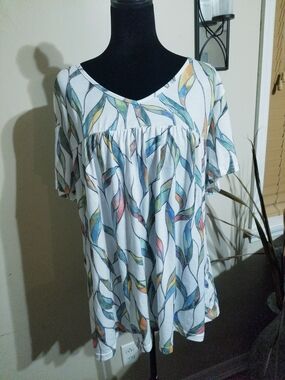 Relaxed White Tunic with Multicolor Leaf Print